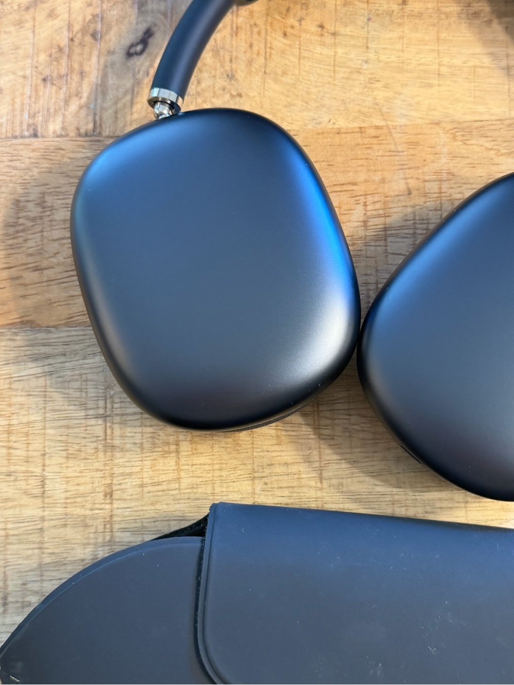 AirPod Max - Picture 2 of 8